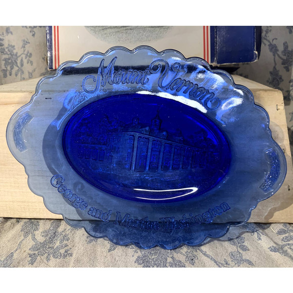 VTG Avon Boxed Set of Mt Vernon Plate and 2 Hostess Soaps - Picture 6 of 13